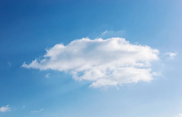 Låg Vinkel Syn Moln Blå Himmel — Stockfoto