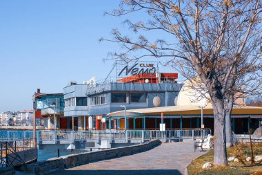 Pomorie, Bulgaristan - 07 Şubat 2020: Pomorie, Bulgaristan 'ın güneydoğusunda yer alan ve Bulgaristan' ın Karadeniz kıyısındaki Burgaz Koyu 'ndaki Dar Kayalık Yarımada' da bulunan bir kasaba ve sahil beldesi.