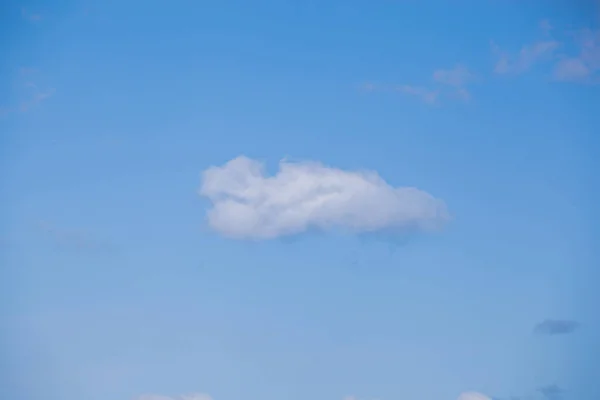 Vue Bas Angle Des Nuages Dans Ciel Bleu — Photo