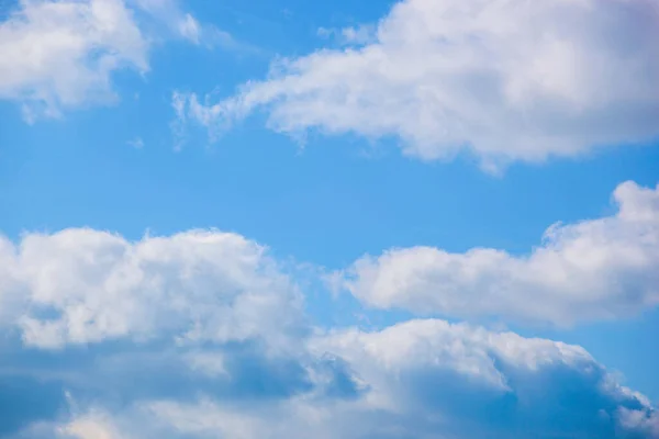 Låg Vinkel Syn Moln Blå Himmel — Stockfoto