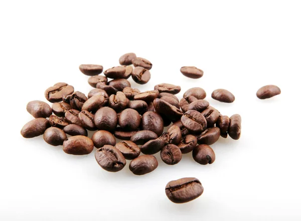 Taze Kavrulmuş Kahve Çekirdekleri Beyaz Arka Planda Izole Edildi — Stok fotoğraf
