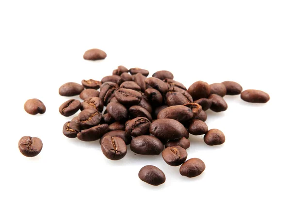 Färska Rostade Kaffebönor Isolerade Vit Bakgrund — Stockfoto