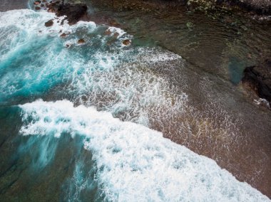 Okyanusta riff. Hint Okyanusu'ndaki Mauritius Adası. 2019