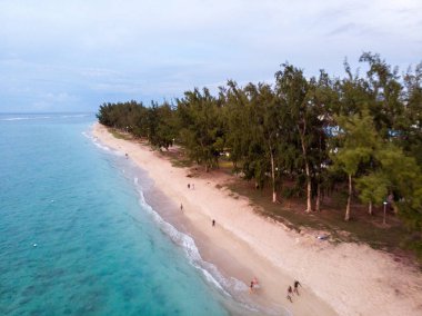 Hint Okyanusu'ndaki Mauritius Plajı. Drone'dan çekilen hava fotoğrafı