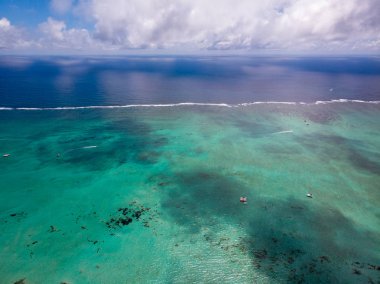 Hint Okyanusu'ndaki Mauritius Plajı. Drone'dan çekilen hava fotoğrafı