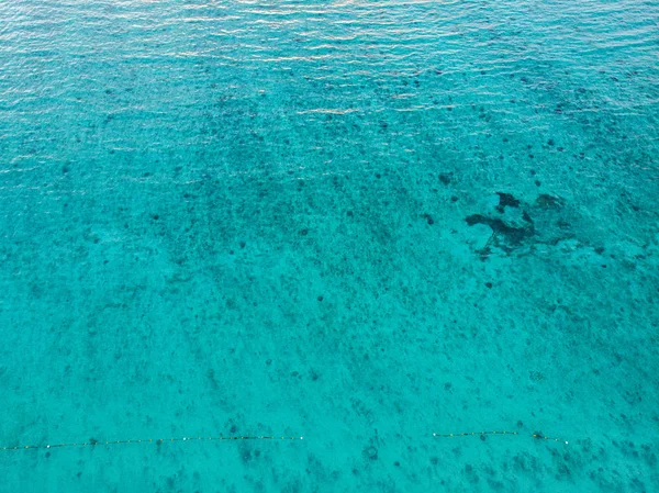 Hint Okyanusu'ndaki Mauritius Plajı. Drone'dan çekilen hava fotoğrafı