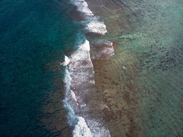 Hint Okyanusu'ndaki Mauritius Plajı. Drone'dan çekilen hava fotoğrafı