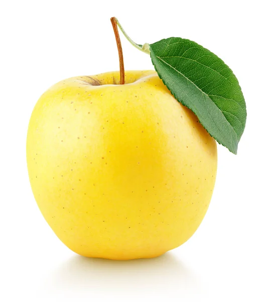 Żółte jabłko owocowe z zielonym liściem na białym tle — Zdjęcie stockowe