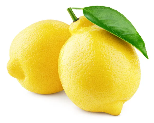 Två hela gula citroner med blad på vitt — Stockfoto