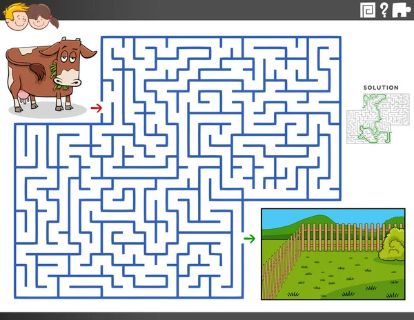 Cartoon Illustration Educational Maze Puzzle Game Children Cow Pasture — 스톡 벡터