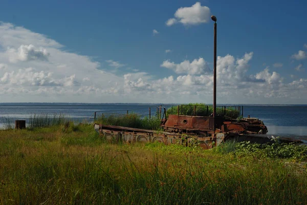 Deniz Bay küçük tekneler için eski iskele