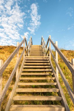 ahşap adımları kadar sahil plaj ve kum tepeleri Lowestoft Suffolk, tepede başlığı