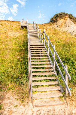 ahşap adımları kadar sahil plaj ve kum tepeleri Lowestoft Suffolk, tepede başlığı