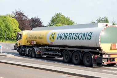 Northampton, İngiltere - 26 Mayıs 2018: Morrison petrol kamyon üzerinde İngiliz town şehir İngiltere'de
