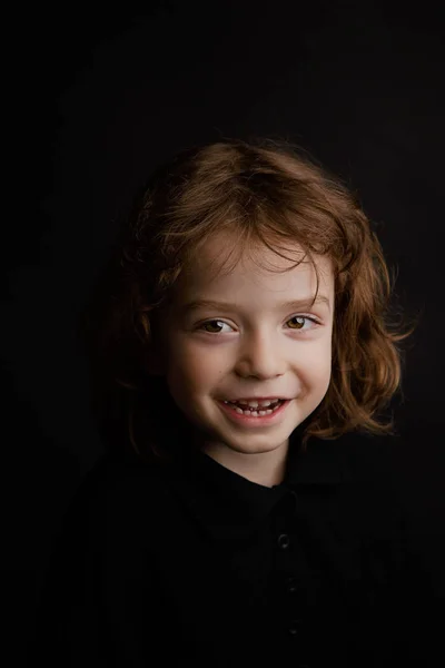 5 anos de idade menino estúdio retrato — Fotografia de Stock