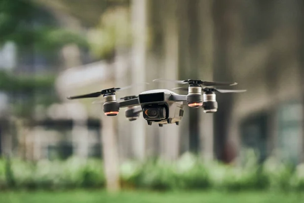 Drone Volant Avec Caméra Sur Ciel — Photo