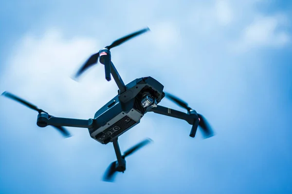 Drone Volant Avec Caméra Sur Ciel — Photo