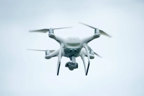 Drone Volant Avec Caméra Sur Ciel — Photo