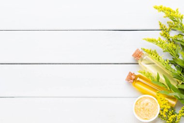 Güzellik ve moda kavramı üzerinde pastel rustik ahşap ayarla spa ile 