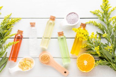 Güzellik ve moda kavramı üzerinde pastel rustik ahşap ayarla spa ile 