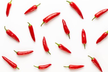 Biber veya kırmızı biber biber beyaz arka plan cuto izole