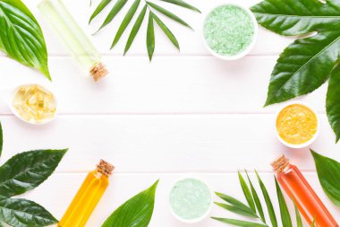 Güzellik ve moda kavramı üzerinde pastel rustik ahşap ayarla spa ile 