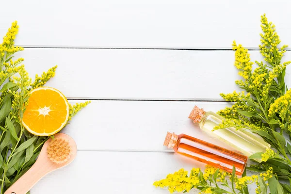 Schönheits- und Modekonzept mit Wellness auf pastellfarbenem, rustikalem Holz — Stockfoto