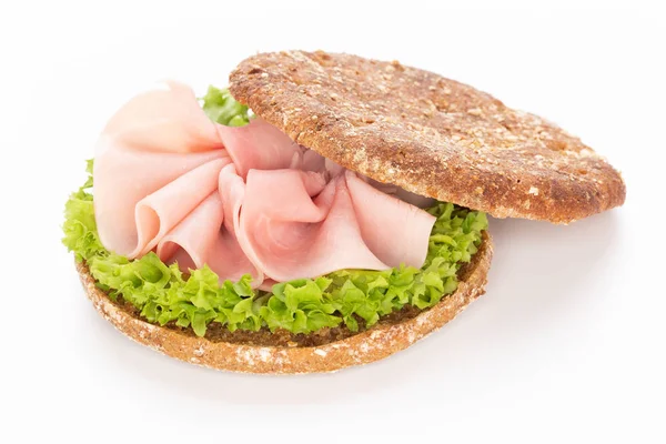 Sandwich au jambon de porc sur fond blanc. — Photo