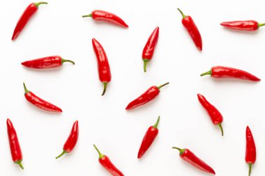 Biber veya kırmızı biber biber beyaz arka plan cuto izole