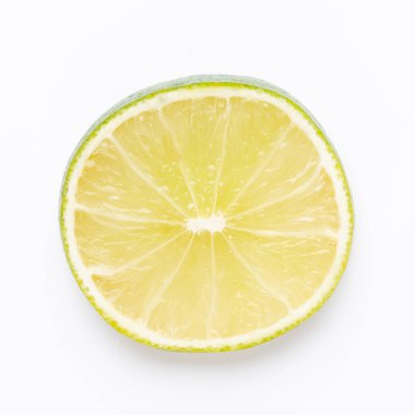 Açık renkli, üstten görünüm üzerinde olgunlaşmış taze limes ile kompozisyon