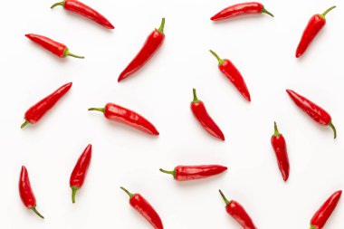 Biber veya kırmızı biber biber beyaz arka plan cuto izole