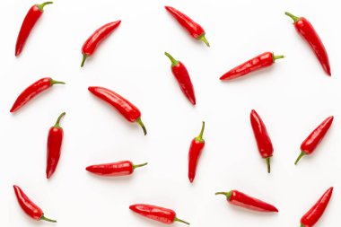 Biber veya kırmızı biber biber beyaz arka plan cuto izole
