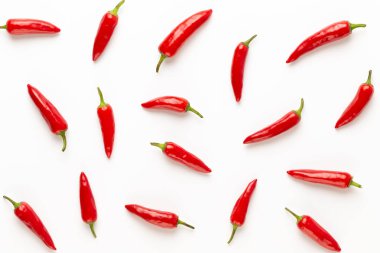 Biber veya kırmızı biber biber beyaz arka plan cuto izole