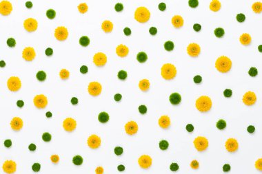 Çiçek kompozisyon. Beyaz bac üzerinde sarı çiçek desen yaptı