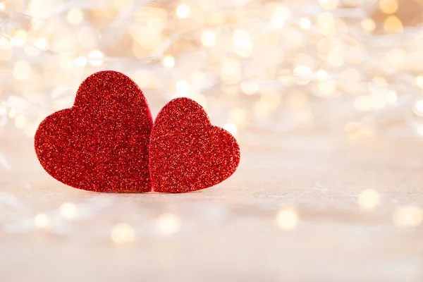 Rode hart bokeh achtergrond, Valentijnsdag wenskaart. — Stockfoto