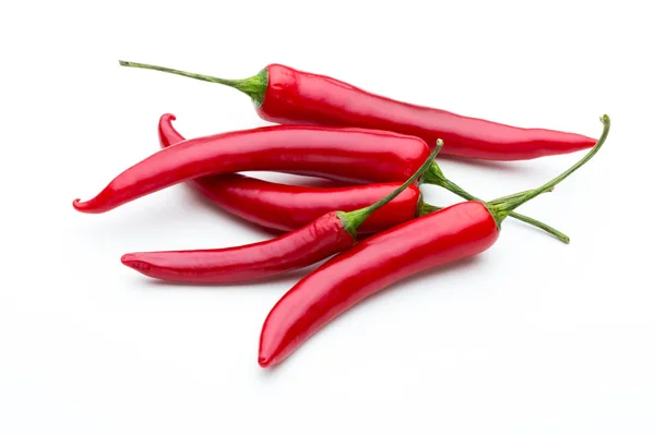 Rode chili peper geïsoleerd op een witte achtergrond. — Stockfoto