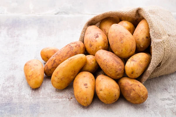 A bio russet potato wooden vintage background. — Stock Photo, Image