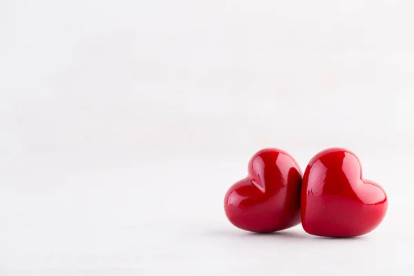 Corazón rojo fondo bokeh, tarjeta de felicitación del día de San Valentín . — Foto de Stock
