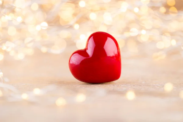 Czerwone serce bokeh tło, Walentynki kartka z życzeniami. — Zdjęcie stockowe