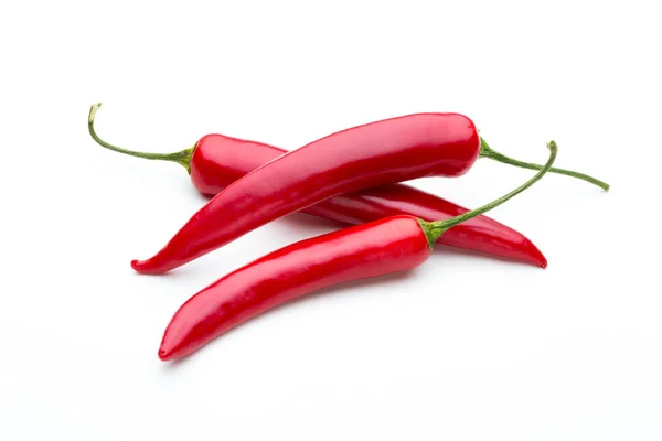 Rode chili peper geïsoleerd op een witte achtergrond. — Stockfoto