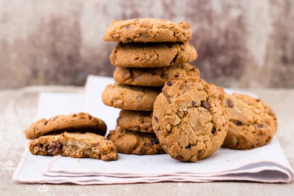 Chocolate oatmeal cookies on the wooden background. — Stock Photo, Image