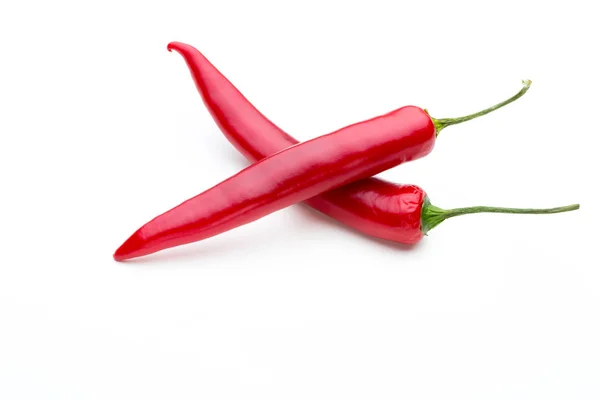 Rode chili peper geïsoleerd op een witte achtergrond. — Stockfoto