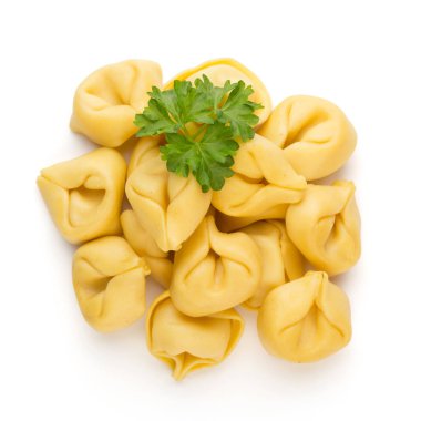 Çiğ makarna, otlu tortellini..