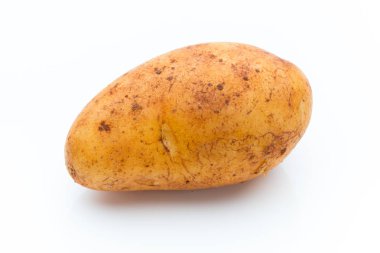 Biyolojik russet patates izole edilmiş beyaz arka plan.