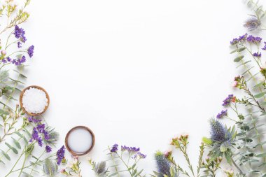 Bio bitkisel yeşil kozmetik düzenleme, deniz tuzu ve el yapımı çünkü