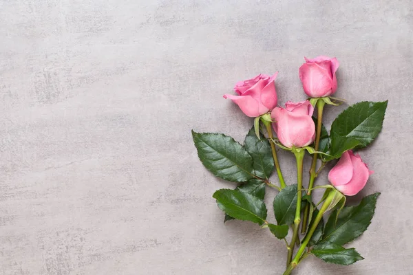 Квіти валентинки день композиції. Рамка з рожевої троянди на gr — стокове фото