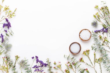 Bio bitkisel yeşil kozmetik düzenleme, deniz tuzu ve el yapımı çünkü