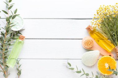 Güzellik ve moda kavramı üzerinde pastel rustik ahşap ayarla spa ile 