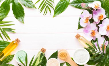 Güzellik ve moda kavramı üzerinde pastel rustik ahşap ayarla spa ile 