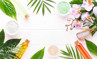 Güzellik ve moda kavramı üzerinde pastel rustik ahşap ayarla spa ile 